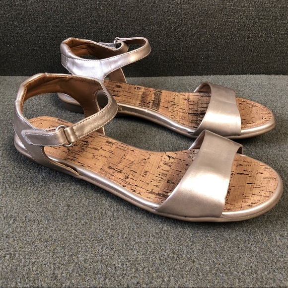 easy spirit gold sandals